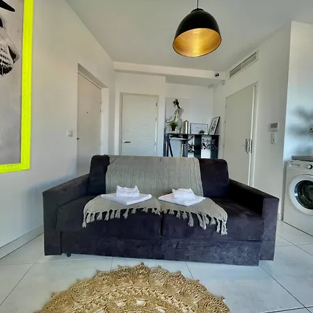 Holiday home New With Infinite Pool Monaco